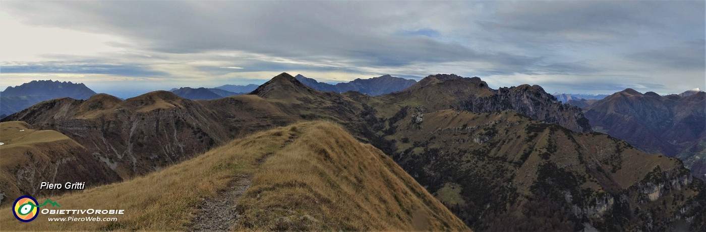 63 Scendendo dalla cima dell'Aralalta.jpg